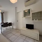 Comfy Flat With Two Terraces And Fireplace Μπιμπιόνε