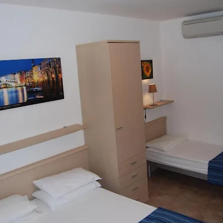 아파트 Comfy Flat With Two Terraces And Fireplace