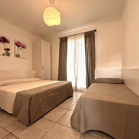 Апартаменти Comfy Flat With A Fireplace *