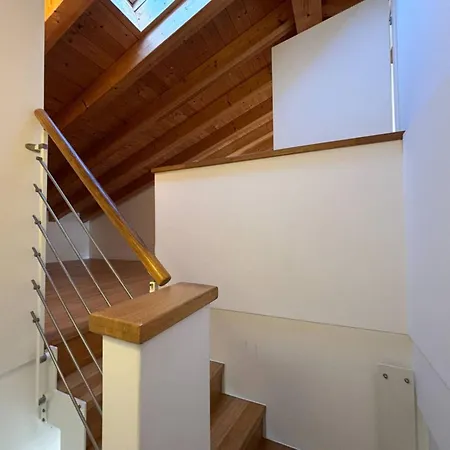 Апартаменти Comfy Flat With A Fireplace *