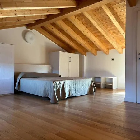 Comfy Flat With A Fireplace Апартаменти