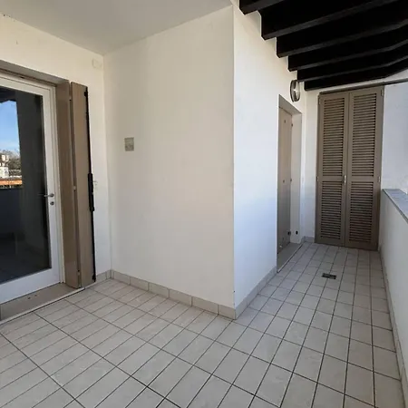 Comfy Flat With A Fireplace Бібіоне