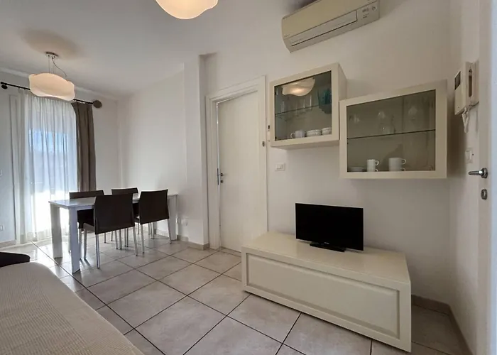 Comfy Flat With Two Terraces And Fireplace Bibione