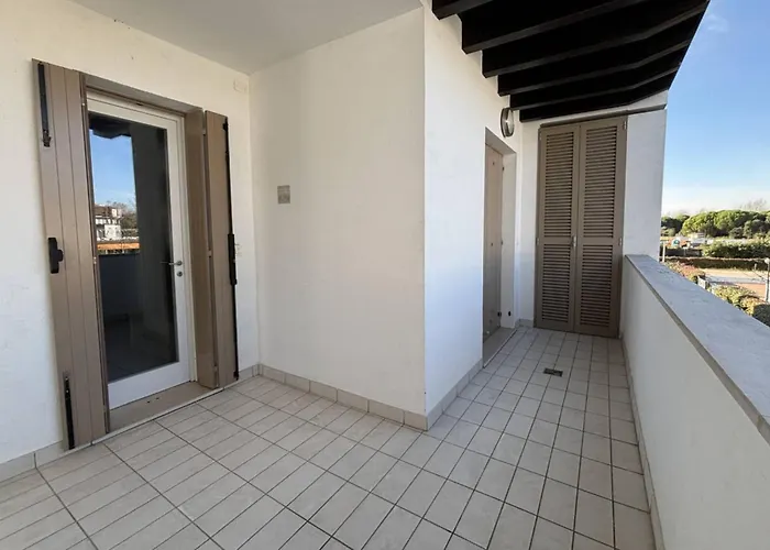 Comfy Flat With Two Terraces And Fireplace Bibione